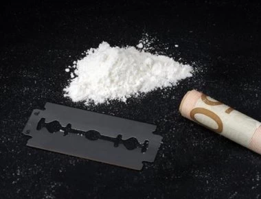 Έρευνα αποκαλύπτει: Ποια εποχή είναι πιο πιθανό να δοκιμάσουμε πρώτη φορά ναρκωτικά;